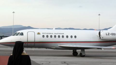Самолет премьером Болгарии на борту сел в Софии с отказавшим навигационным оборудованием