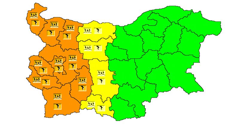 Из-за ливней с грозой в 9 областях Болгарии объявлен «оранжевый» уровень опасности