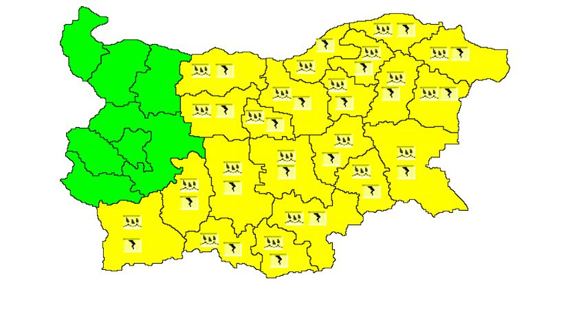 Из-за дождей с грозами почти во всей Болгарии объявлен „желтый” уровень опасности