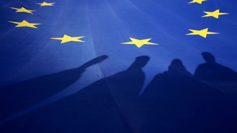 10 години след влизането в ЕС българите остават еврооптимисти, но разколебани