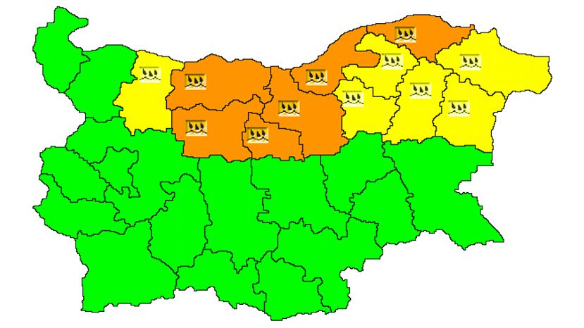 Оранжев код за интензивни валежи е обявен в 6, а жълт - в други 6 области в страната