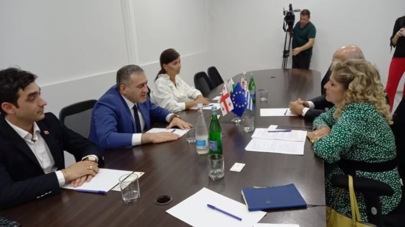 Посланик Десислава Иванова се срещна с председателя на Търговско-промишлената палата в Батуми