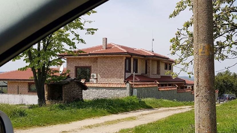 Лолита пожаловалась на слежку в Болгарии