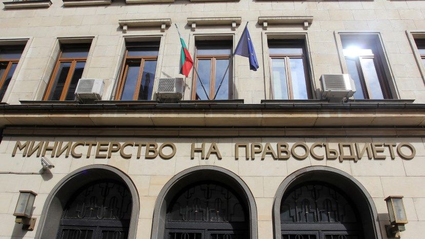 6000 человек ждут получения удостоверения о предоставлении гражданства Болгарии