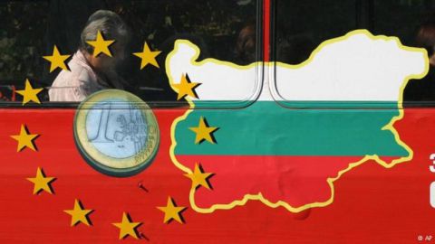DW: Кризис в Греции отпугнул болгар от евро