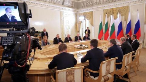 Президент Болгарии призвал Россию к более гибкой политике цен на энергоресурсы