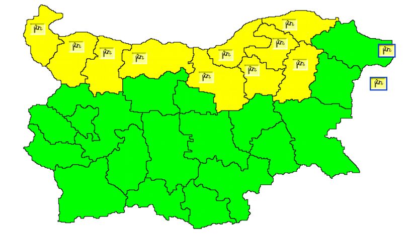 Из-за сильного ветра в 10 областях Болгарии объявлен „желтый“ уровень опасности