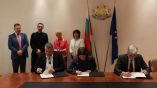 Министър Димов подписа договори за доставка на 137 електрически превозни средства за София по ОПОС