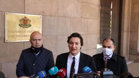 Болгарские социалисты пожаловались в Конституционный суд на слежку за телефонами из-за коронавируса