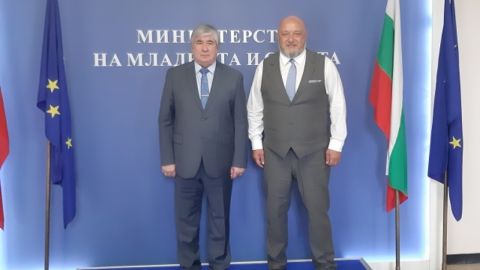 Министр спорта Болгарии обсудил с послом России сотрудничество в области спорта