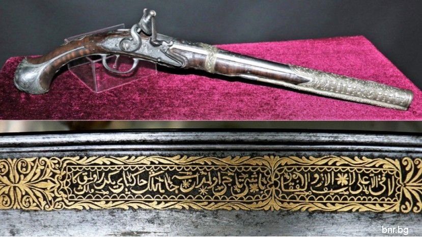 Выставка в Пловдиве показывает оружие, как мужское украшение