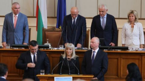Парламент Болгарии одобрил изменения в правительстве