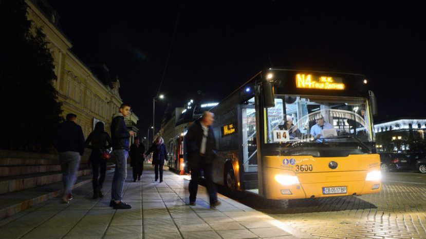 Средно 350-400 души на вечер ползват нощния градски транспорт в София