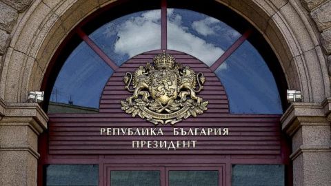 ЕС може да се справи с миграционната криза само ако е единен, подчертаха в телефонен разговор президентите Румен Радев и Анджей Дуда