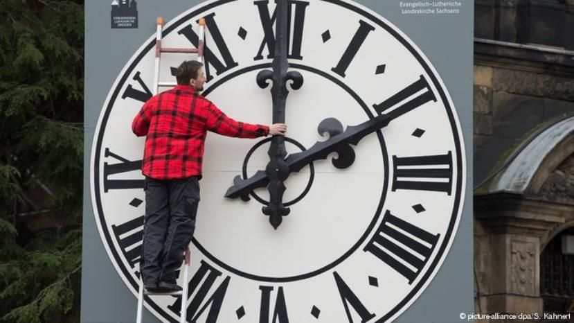 Еврокомисията ще предложи да се отмени зимното часово време, обяви Юнкер