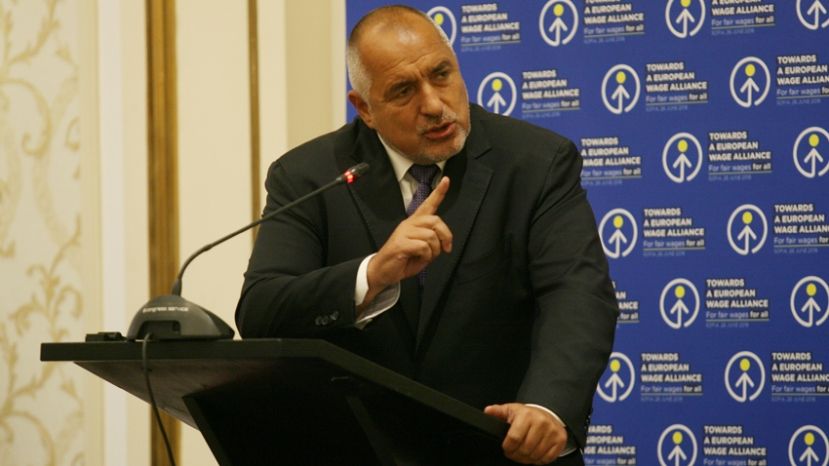 Премьер Болгарии пообещал до 2021 года среднюю зарплату в стране 1 500 левов