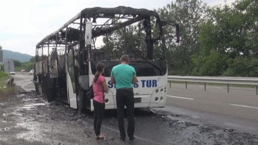 Няма пострадали при инцидент с пламнал автобус на пътя Черноморец - Бургас