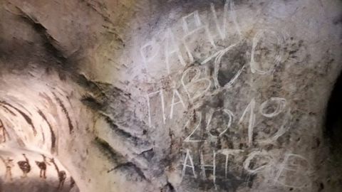 Част от уникалните рисунки в пещерата Магура са заличени с надписи, направени преди няколко дни