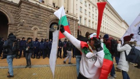 В Софии проходит акция протеста против зеленых сертификатов