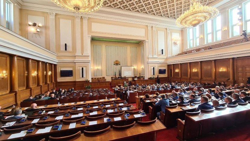 Парламент Болгарии признал невозможность формирования кабмина партией "Есть такой народ"
