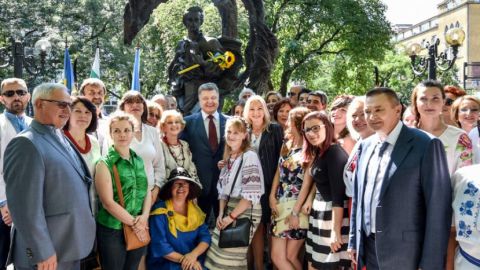 Президентите на България и Украйна откриха паметник на големия украински поет и художник Тарас Шевченко в София