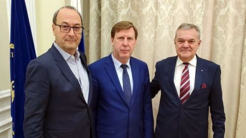 На среща в Москва Румен Петков постави въпроса за руската ваксина срещу COVID-19