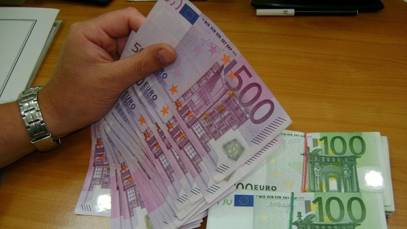 Болгарские таможенники обнаружили и конфисковали 155 000 незадекларированных евро