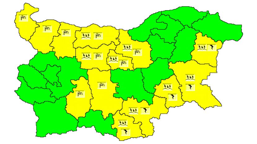 Из-за сильного ветра и осадков в 14 областях Болгарии объявлен „желтый“ уровень опасности