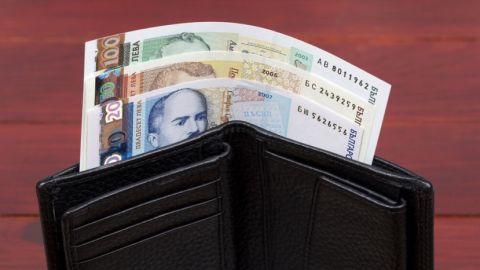Минималната работна заплата става 710 лева от 1 април 2022 г.