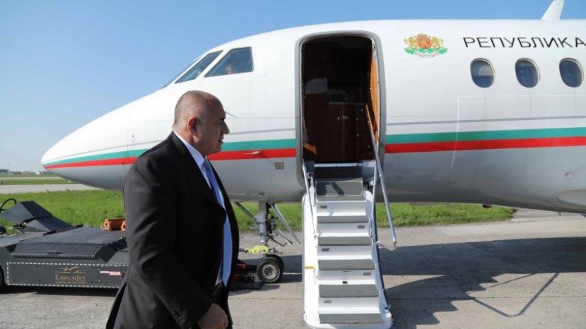 Самолет премьера Болгарии повредил шасси во время посадки