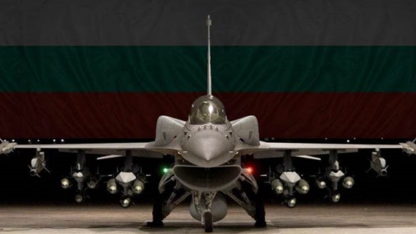 РГ: НАТО вынудил Болгарию купить F-16 и не дал средства на возведение ВПП