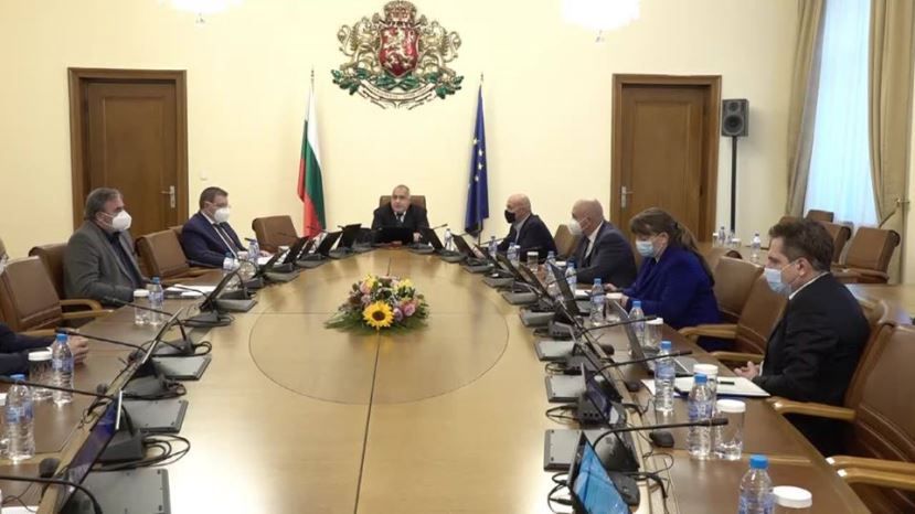 Премьер Болгарии пообещал через 3 недели смягчить ограничительные меры