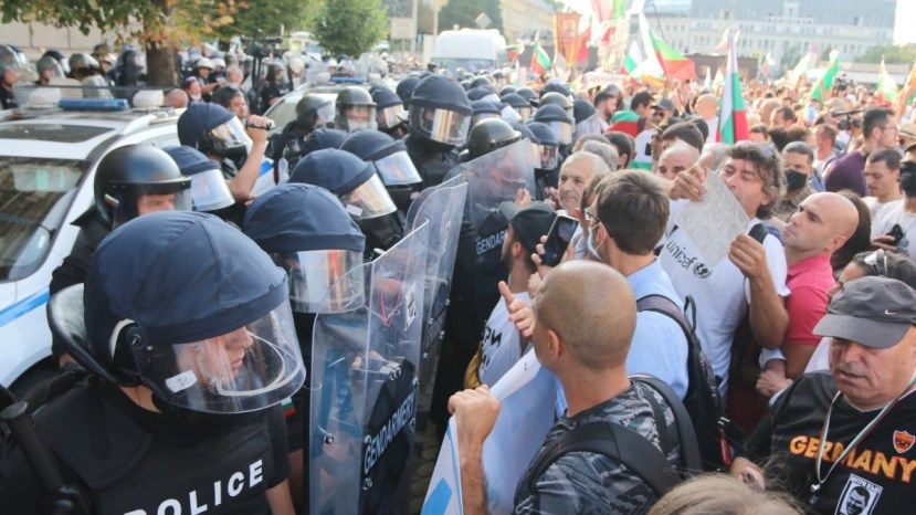 ТАСС: В Софии проходят массовые протесты