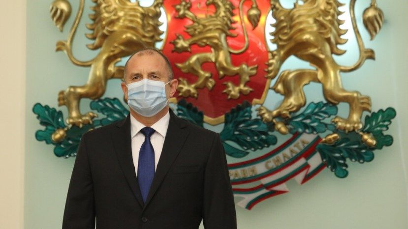 Президент Болгарии ушел на карантин