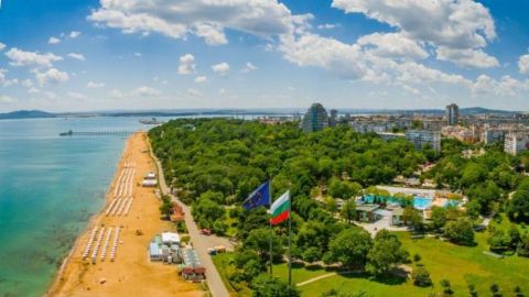 Болгария планирует принять на курортах в летнем сезоне до 6 млн туристов