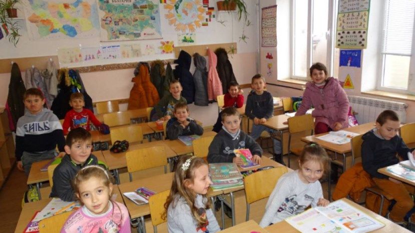 В Болгарии предлагают прекращать выплату пособий на детей при непосещении ими школы