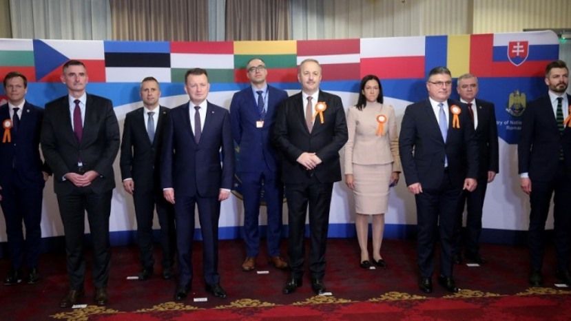Министрите на отбраната от формата Б-9 приеха в Букурещ обща позиция относно повишаване на сигурността в Източна Европа, НАТО и ЕС