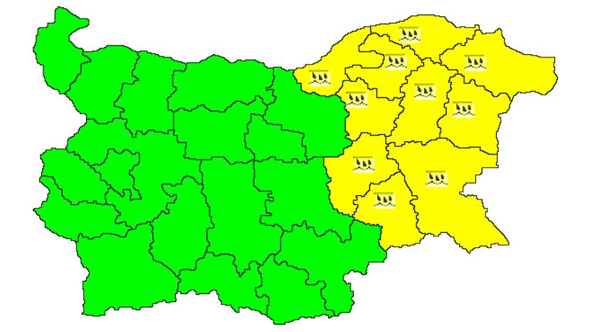 Из-за интенсивных дождей в 10 областях Болгарии объявлен „желтый“ уровень опасности