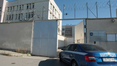Всички центрове за бежанци са препълнени