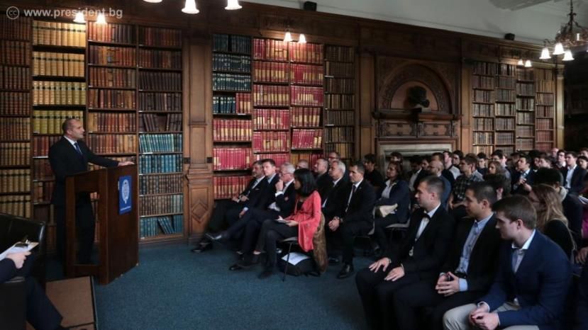 Президент Болгарии выступил с лекцией в Оксфорде