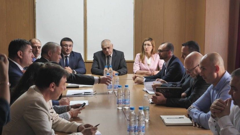 Министър Ангелкова: Работим, за да гарантираме максимално безопасно протичане на летния сезон