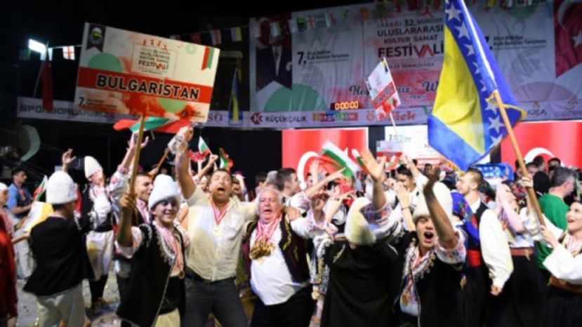 Школьники из НУФИ им. Филиппа Кутева в Котеле получили самое высокое отличие на конкурсе «Altın Mobilya» в Турции