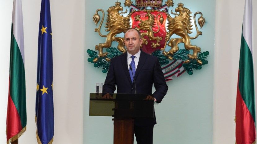 Президент Болгарии лишил доверия правительство