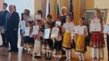 Посол Атанас Крыстин вручил ученикам Болгарской школы при Посольстве свидетельства об оконченном учебном годе