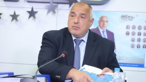 Отставной премьер Болгарии рассказал о готовящейся над ним "расправе"