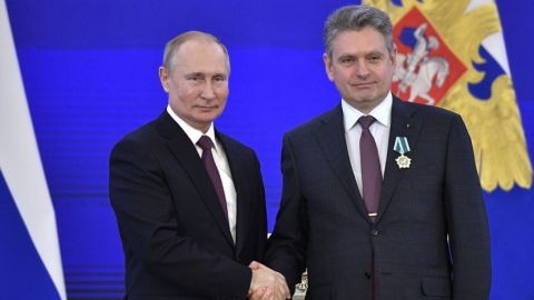 Путин наградил орденом Дружбы лидера движения „Русофилы“, подозреваемого в Болгарии в шпионаже