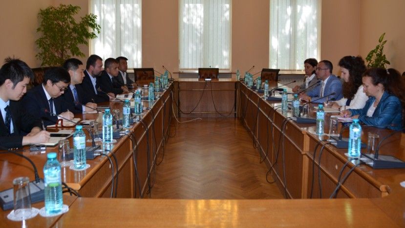 Зам.-министър Велик Занчев се срещна с представители на най-големия производител на тежкотоварни автомобили в Китай