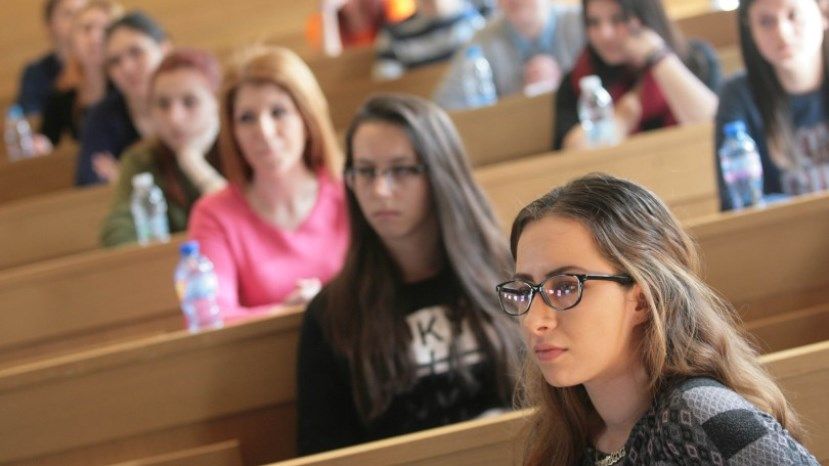 В Болгарии сокращают план-прием студентов в университеты