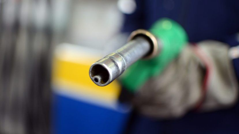 Министерството на финансите прогнозира поскъпване на горивата с над 5% до края на 2018 г.