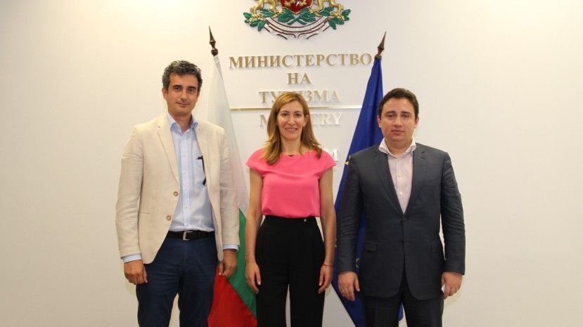 Министър Ангелкова се срещна с представителите на TUI за Русия и ОНД и България
